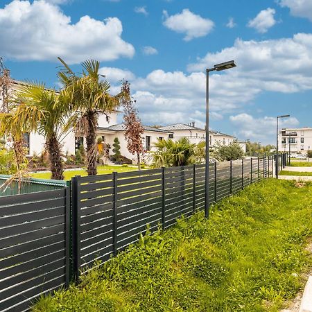 *Le Bouton d'Or* Votre séjour à DISNEYLAND // Terrasse - Jardin - Parking Ferrières-en-Brie Exterior foto